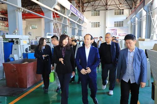 济南大学在校吃瓜,趣味横生的校园生活剪影