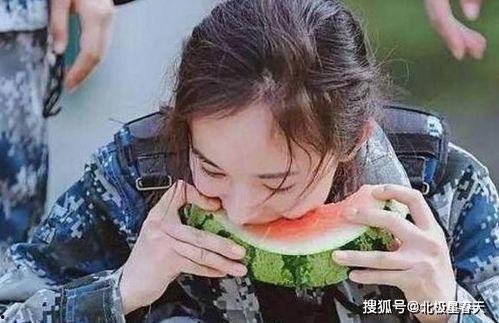 最近艺人吃瓜,明星们的新鲜爆料与幕后故事