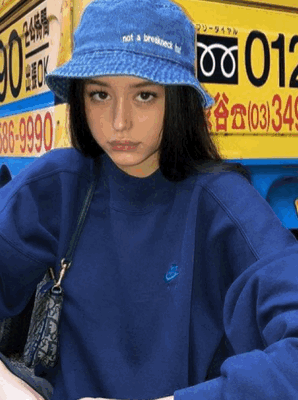 渔夫帽吃瓜,揭秘夏日清凉新风尚