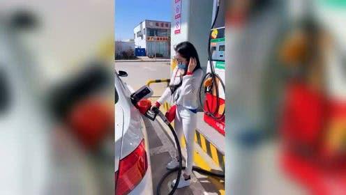 吃瓜抢前排,揭秘网络热门事件背后的抢前排现象