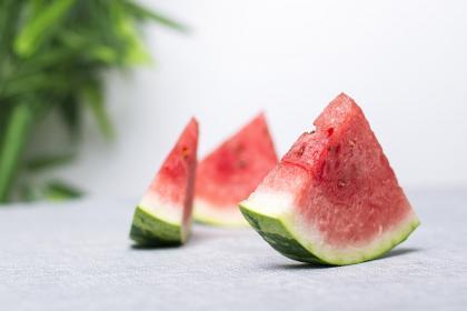 梦见别人没让吃烂瓜,为何梦见别人不让吃烂瓜？